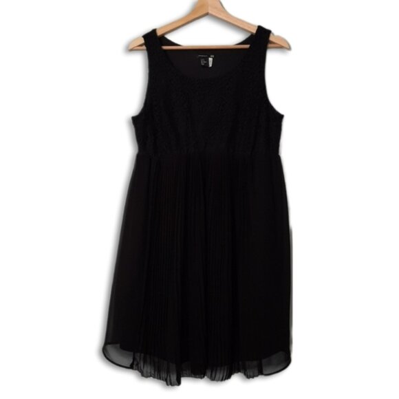 H&M Mama Maternity Baby Doll Empire Floral Lace Pleated Plisse Dress Black Sz M - Picture 2 of 14